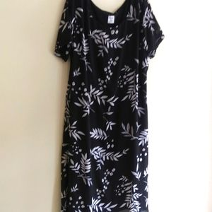 Black & White floral maxi dress 3X short sleeves
